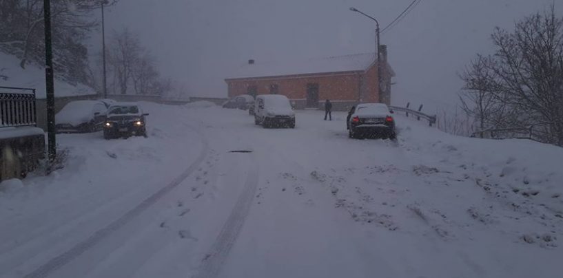 Tormenta di neve sull’Irpinia: chiusa l’uscita di Grottaminarda, allarme gelate