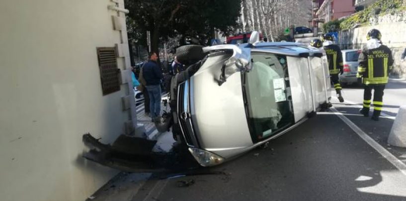 Si ribalta con l’auto, paura a Mercogliano