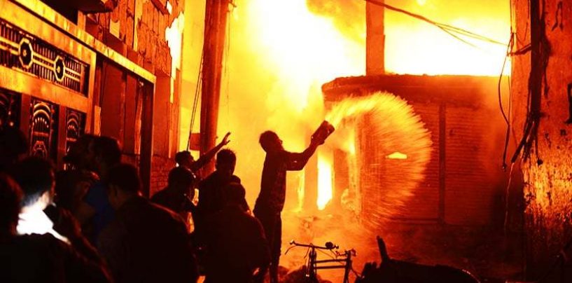 Incendio devastante in Bangladesh, almeno 80 morti intrappolati nell’inferno di fuoco