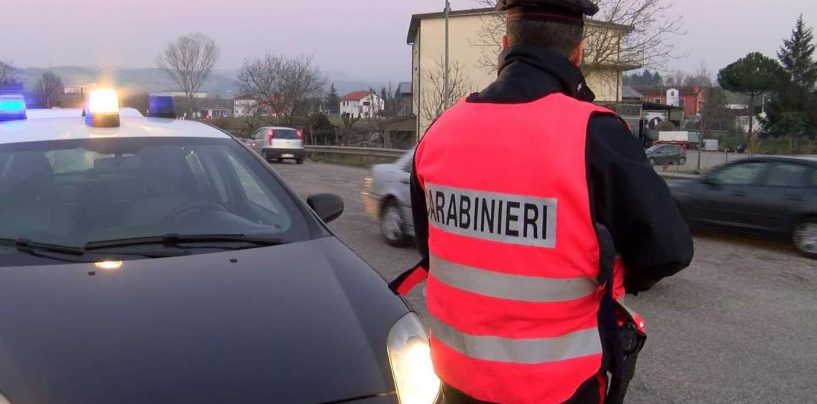 Fermano un pregiudicato e gli trovano addosso un coltello di 30cm