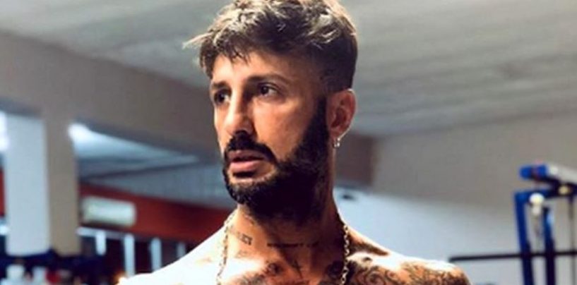 Fabrizio Corona ad Avellino, la Atena Srl precisa: “Aveva i permessi per stare in Campania”