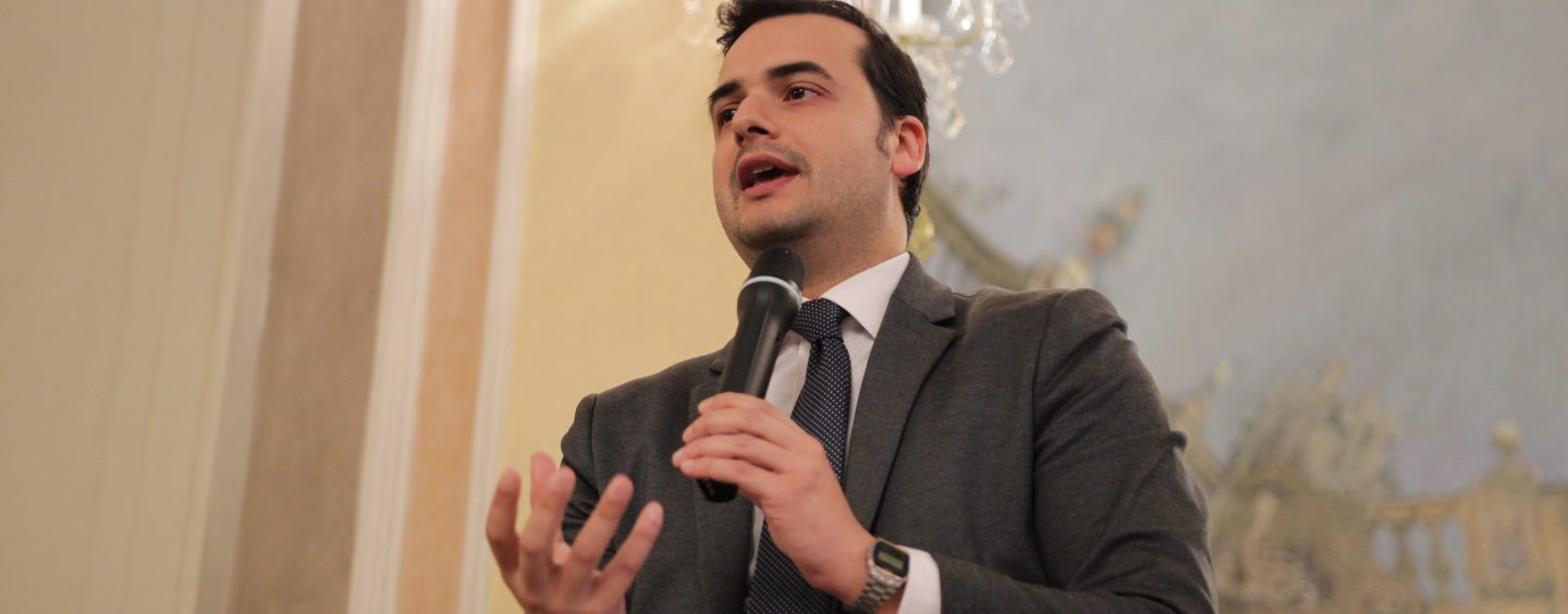 Migranti, Sibilia sbugiarda Salvini: “Anche ad Avellino redistribuzioni movimenti ordinari”