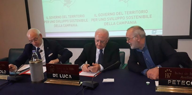 VIDEO / De Luca ad Avellino: “Il presidente della commissione Tav? In Cina lo avrebbero fucilato”