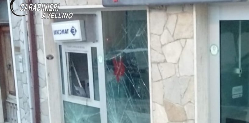Fanno esplodere il Bancomat, in corso di quantificazione il bottino