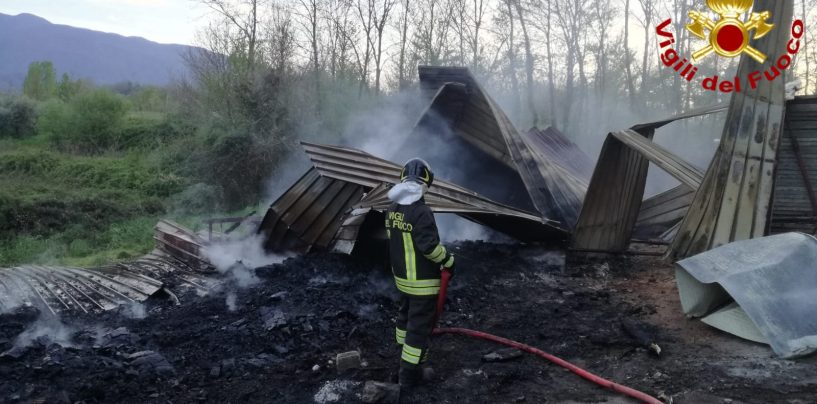 Brucia una vecchia fornace: tanta paura ma nessuna persona coinvolta