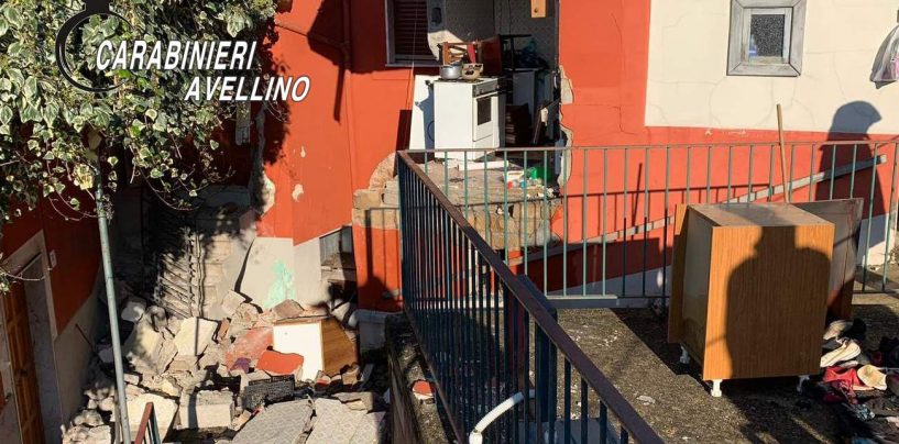 FOTO/ Fuga di gas da un’abitazione, estratto un 22enne dalle macerie