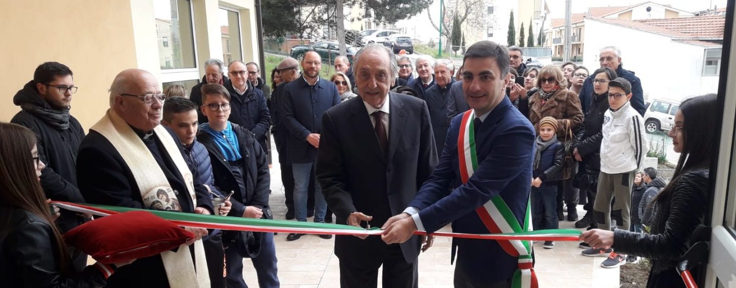 Artigianato e tradizione, il filantropo Emanuele inaugura la Scuola delle Antiche arti e Mestieri