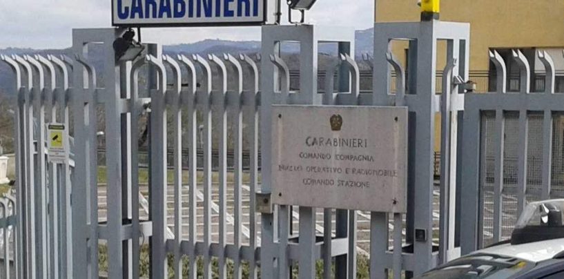 Ottiene finanziamento e carta di credito con documenti falsi: denunciata 40enne