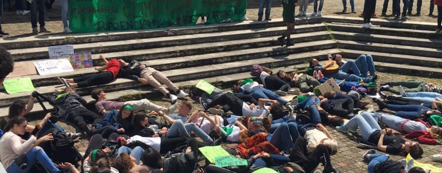 Fridays For Future, studenti in piazza anche ad Avellino contro i cambiamenti climatici
