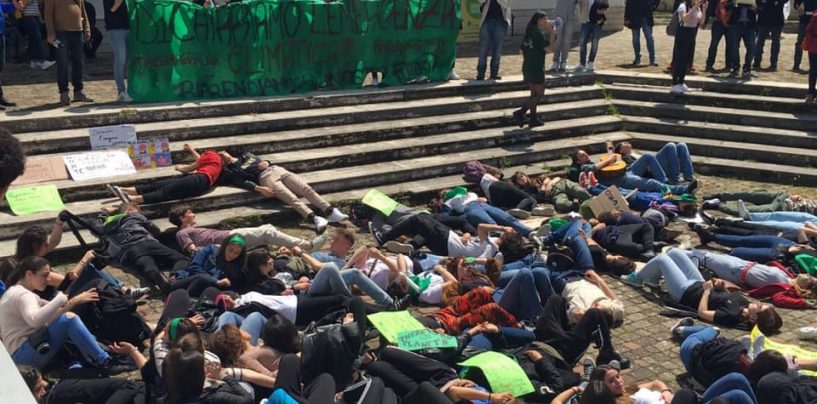 Fridays For Future, studenti in piazza anche ad Avellino contro i cambiamenti climatici