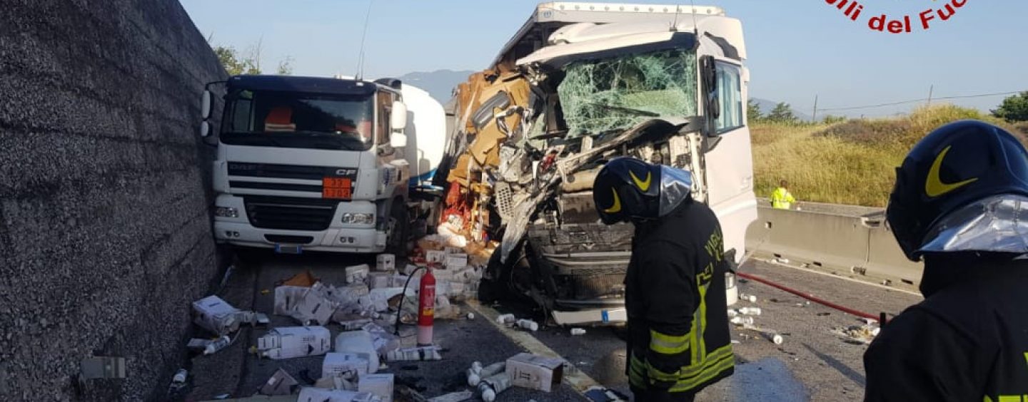 Tamponamento tra autocisterna e un tir, riaperto il tratto A16 Avellino est-Benevento