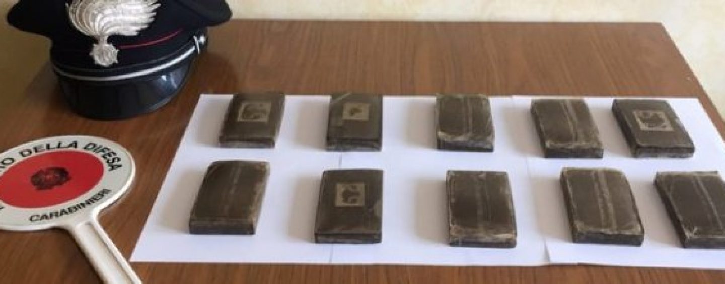 Oltre 300 chili di hashish “Porsche” sequestrati a Melito di Napoli, in tre in manette