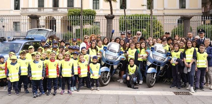 Avellino a scuola di sicurezza, le Forze dell’Ordine schierate insieme a centinaia di studenti