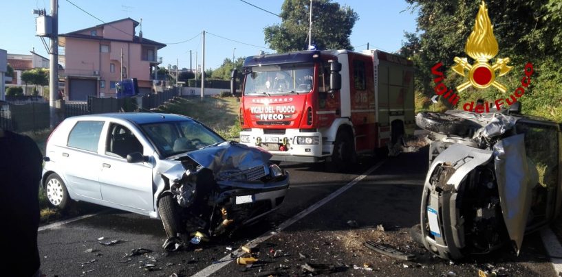 Scontro frontale tra due auto a Grottaminarda, quattro feriti al Frangipane