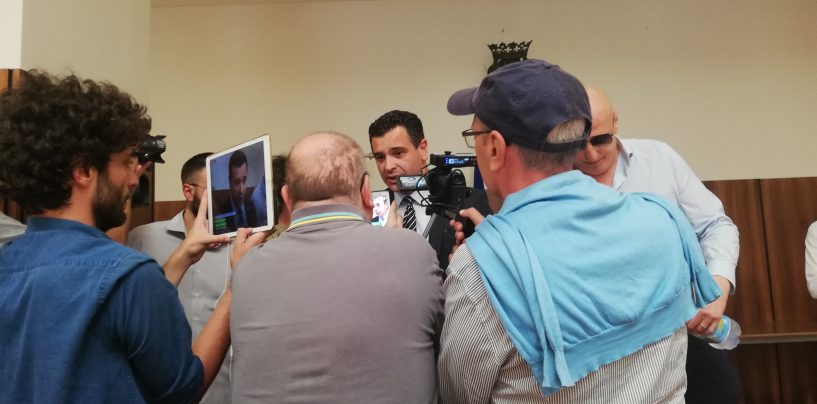“La Scandone in B è già un buon risultato. Ma ora serve la mano di tutti”. Calcio e basket, l’ottimismo del sindaco