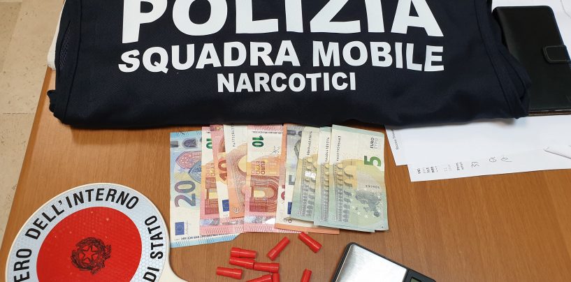 Dalla finestra di casa spaccia eroina, in manette 38enne di Benevento