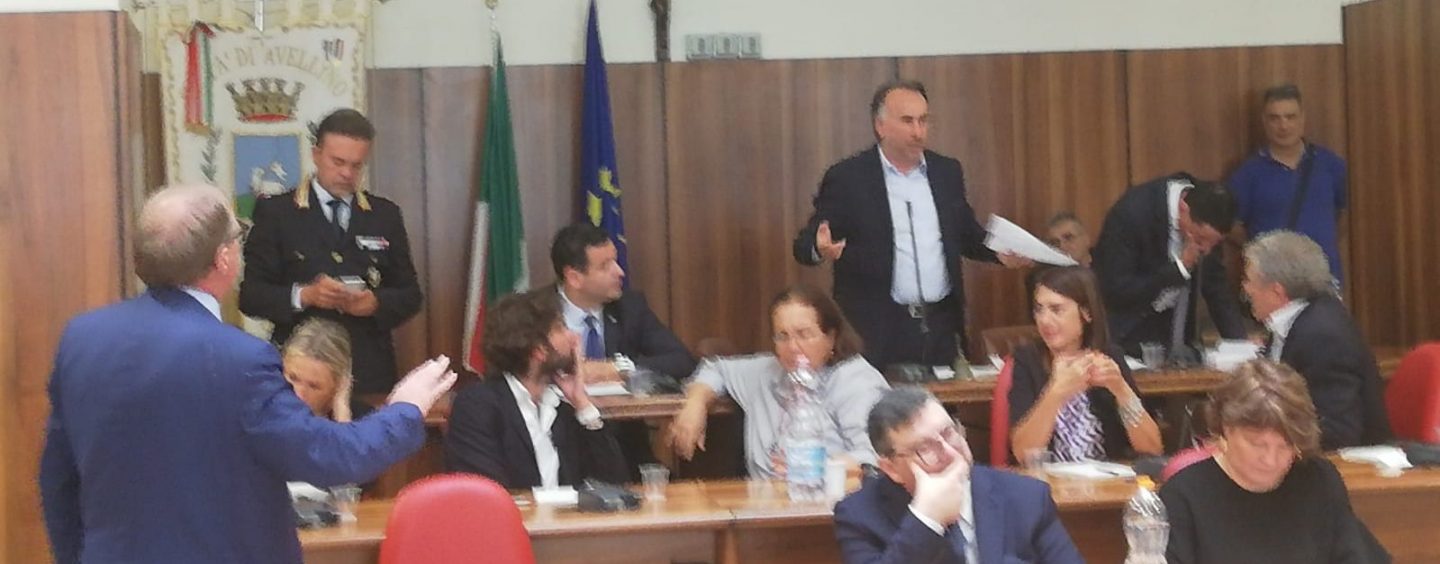Primo consiglio, prima bagarre: l’Aula litiga su un’interpretazione. Alla fine il Vicepresidente è Nando Picariello