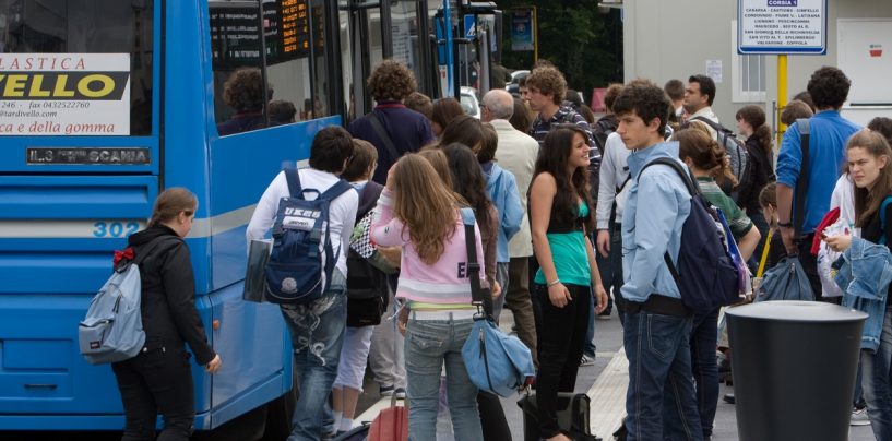 Trasporto gratuito per gli studenti campani, la Regione finanzierà gli abbonamenti