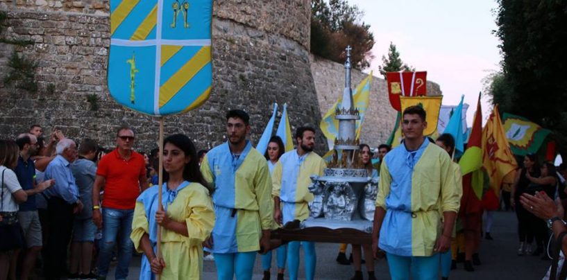 Estate arianese: successo per “Vicoli ed Arte” e “Rievocazione del dono delle Sacre Spine”