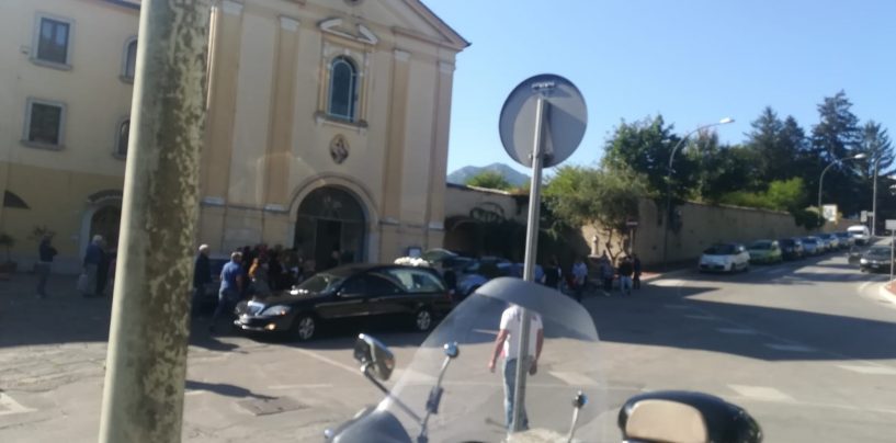 Avellino, neonato ucciso. Addio a Diego: angelo, prega per noi