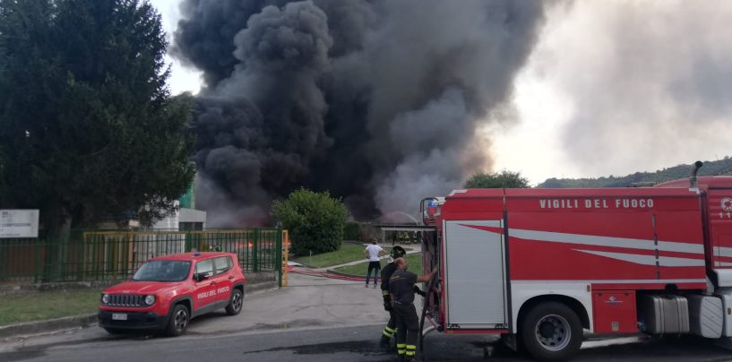 Incendio Pianodardine, sospesa la raccolta dei rifiuti da questa sera