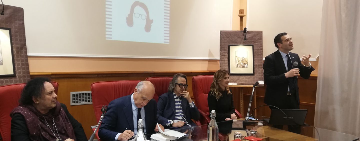 FOTO / Il libro di Marzullo: ci sono anche De Mita e Avitabile. Il sindaco: “Spero di essere intervistato da Gigi”
