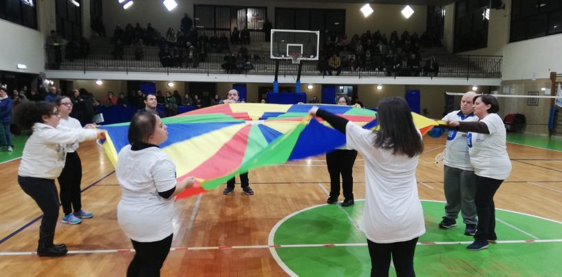 FOTO / Ballerini, cantanti e cestisti: il regalo dei disabili alla città. “Avellino oltre lo sport” centra l’obiettivo