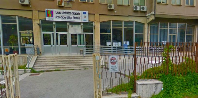 Furto al “De Luca”, la dirigente consegna le chiavi dell’edificio al presidente della Provincia Biancardi