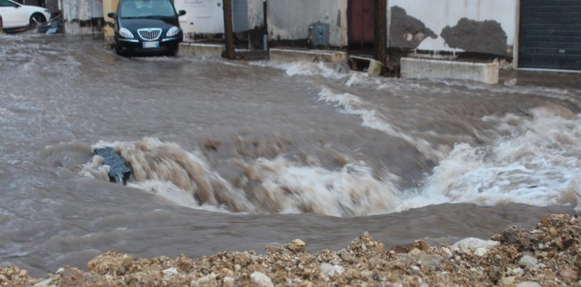 Maltempo, piazza sprofondata a San Martino Valle Caudina: 5 milioni di danni