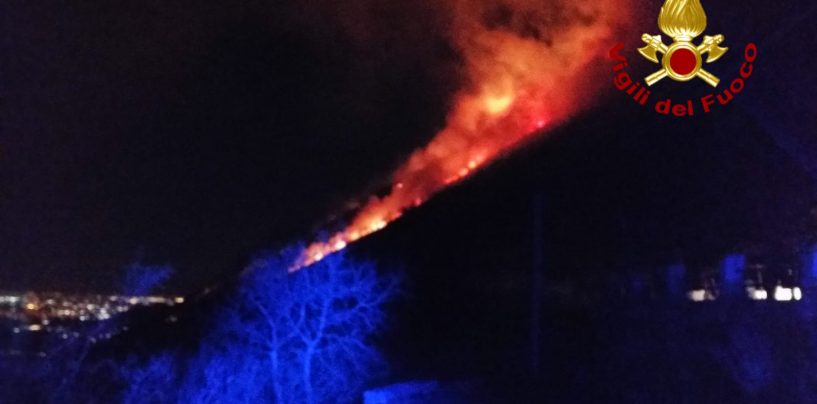 Incendi nel Vallo Lauro, vigili del fuoco in azione costante