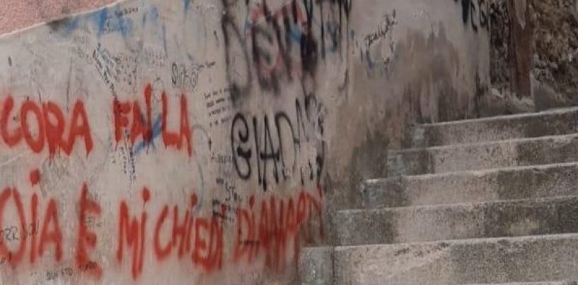 Svastiche e mura imbrattate a Mirabella Eclano: identificati e denunciati i due giovani autori
