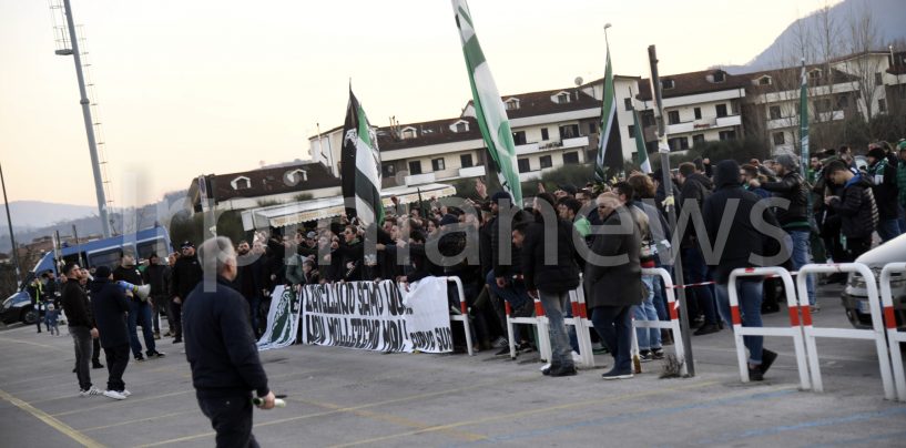 Avellino, è tornato il sereno. La Curva Sud: “Tutti uniti come un branco”