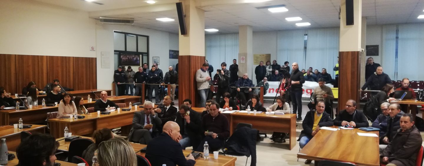 Consiglio comunale, l’Irpinia si stringe ai lavoratori Novolegno. “Chiediamo rispetto dal Governo e da Fantoni”