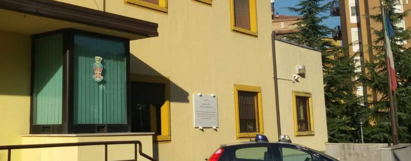 Rubavano alimenti, bevande alcoliche e misuratori per la pressione, denunciati due giovani