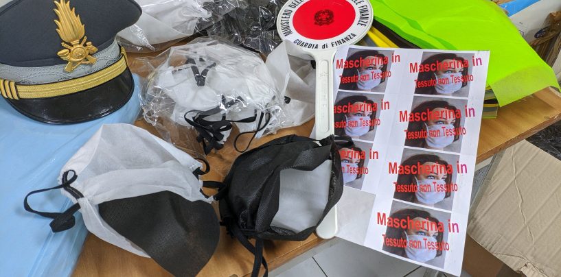 FOTO/ Covid-19, c’è anche chi produce e vende mascherine non adatte alla protezione: scoperto dalla Finanza