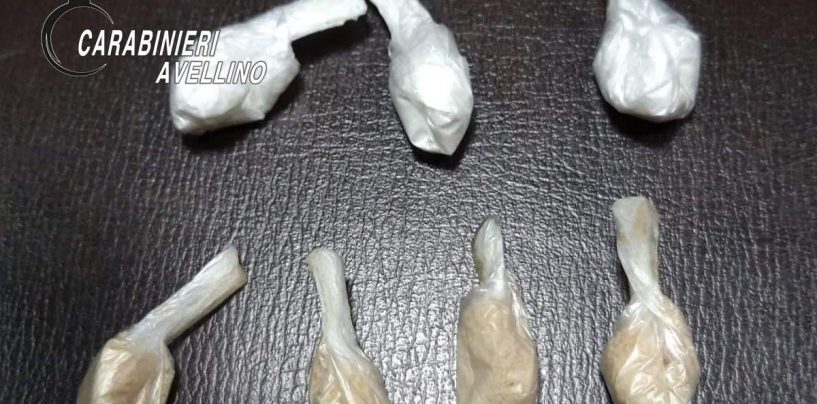 Nasconde eroina e cocaina nel pacchetto dei filtrini per sigarette: denunciato