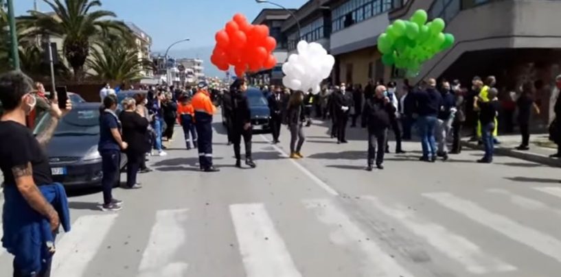 “Funerale del sindaco di Saviano, gente in strada anche a Baiano”. La denuncia dei cittadini e del consigliere regionale Borrelli