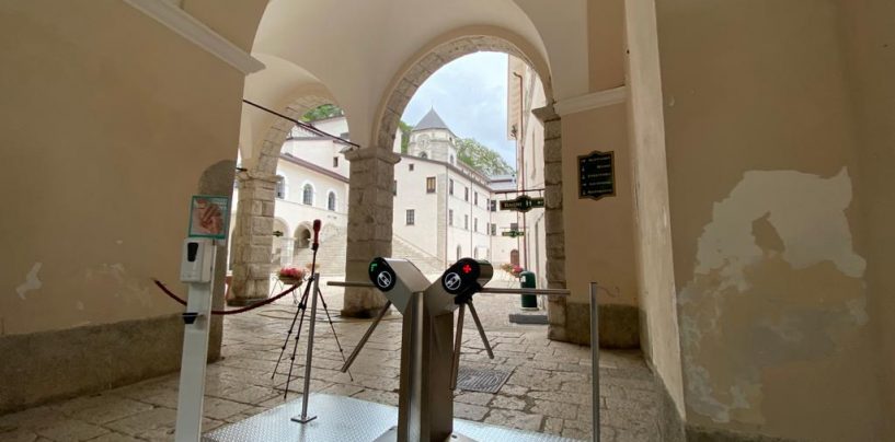 Riaprono i luoghi di culto e riprendono le messe: gli orari del Santuario di Montevergine