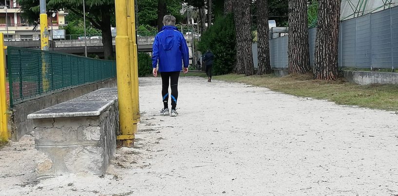 FOTO / Campo Coni, da oggi si passeggia. Il pomeriggio dentro massimo un’ora e venti. Da lunedì via alla corsa