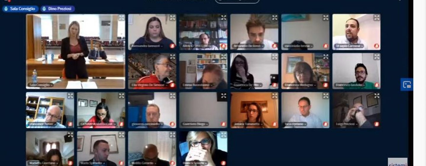 “Il nostro ruolo sottovalutato, democrazia calpestata”. La minoranza abbandona l’aula, piano per il commercio approvato dalla maggioranza