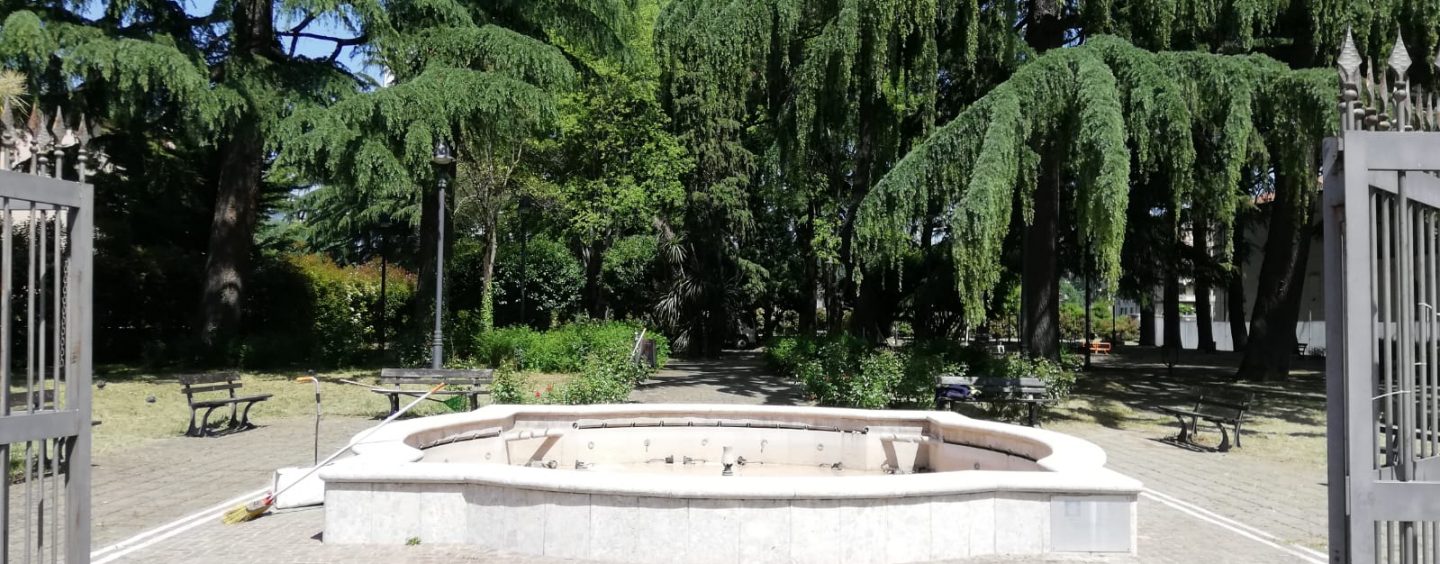 Domani tocca alla villa di via Colombo, martedì al Campo Coni. “Solo passeggiata, massimo 70 persone”