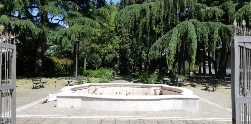 Domani tocca alla villa di via Colombo, martedì al Campo Coni. “Solo passeggiata, massimo 70 persone”