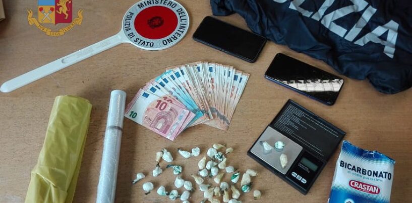 Tenta di fuggire all’antidroga ma viene beccato con cocaina e contanti