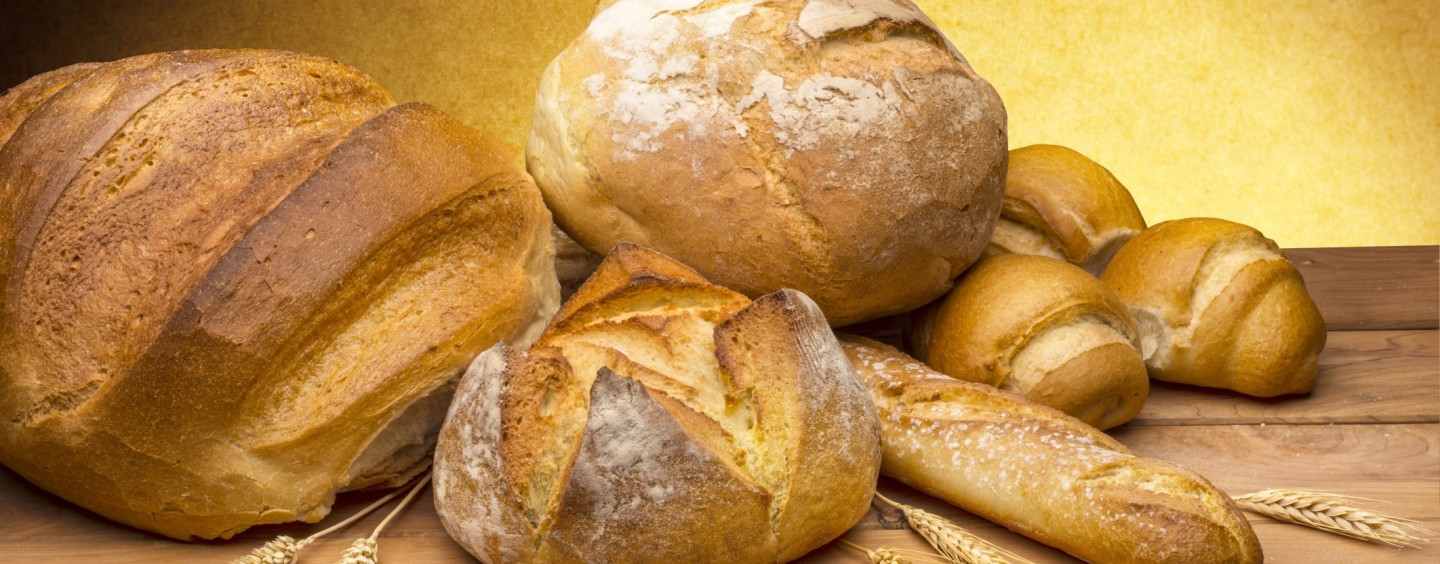 Pane, pizza e verdura gratis ogni sera: l’iniziativa di un fruttivendolo conquista il web