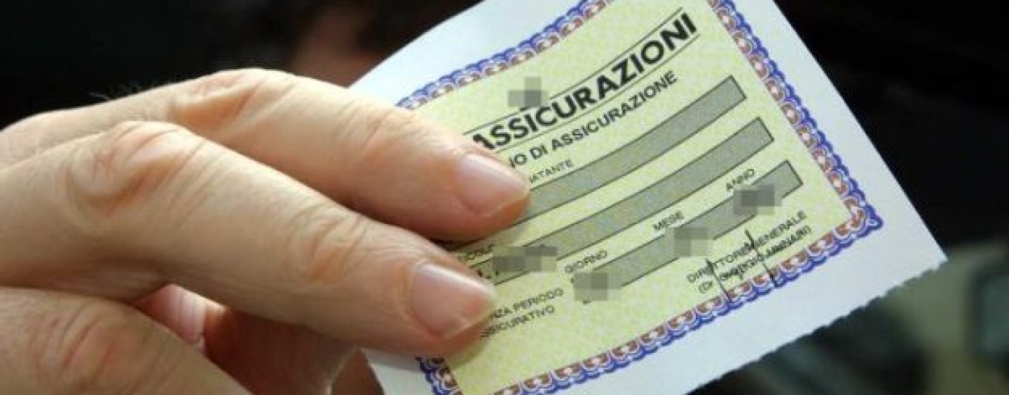 Simulavano falsi incidenti per truffare le assicurazioni: in dieci finiscono nei guai