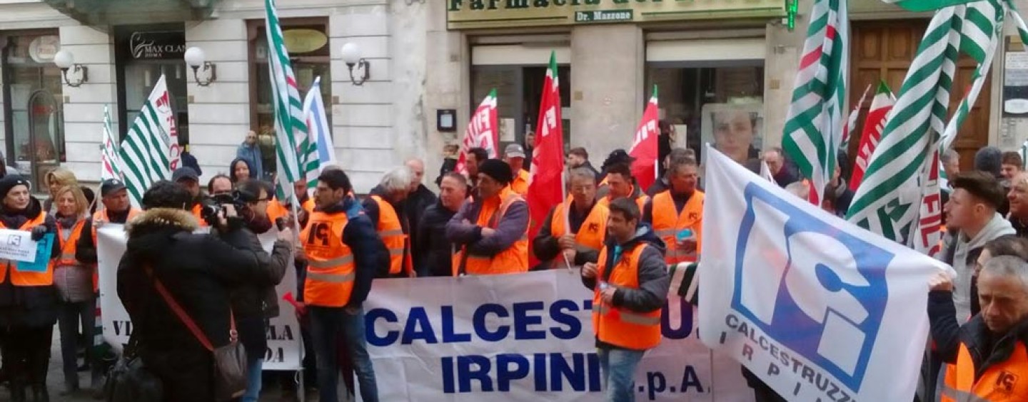 “L’azienda è nostra e non si tocca”. Gli operai della Calcestruzzi Irpini in protesta