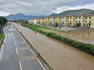 Il Raccordo Salerno Avellino allagato