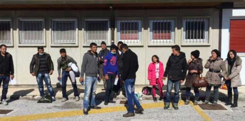 Serino, protesta dei profughi sul Raccordo Salerno Avellino