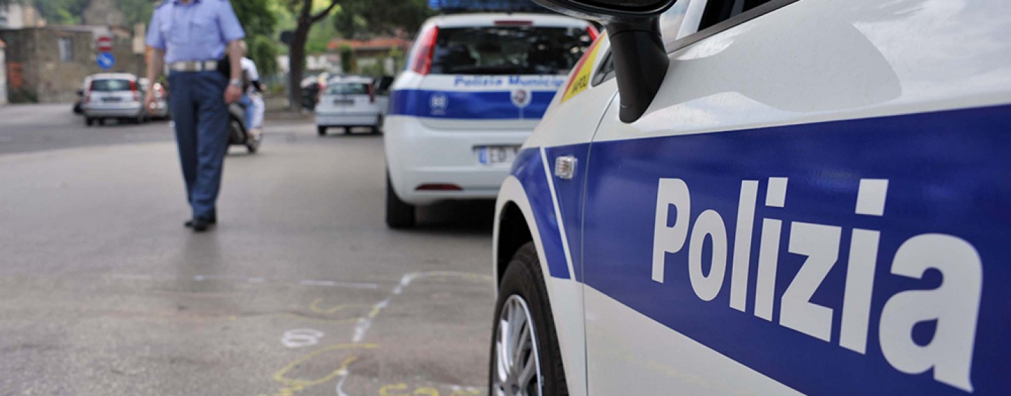 FOTO/ Avellino, trovate esche avvelenate in strada. Il comandante Arvonio: “Atto criminale”