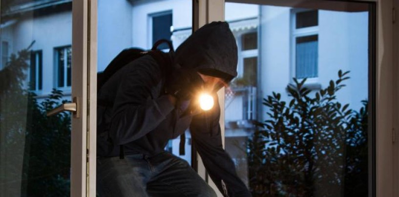 Furto in piena notte: ladro arrestato in flagranza
